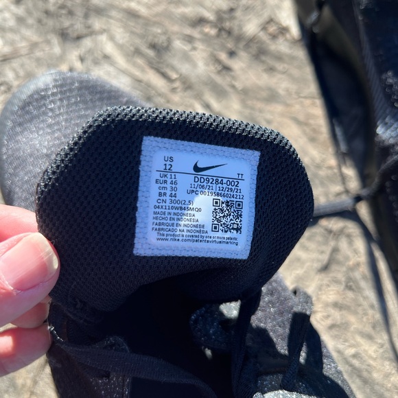 Men's Brand New Nikes - Picture 2 of 3